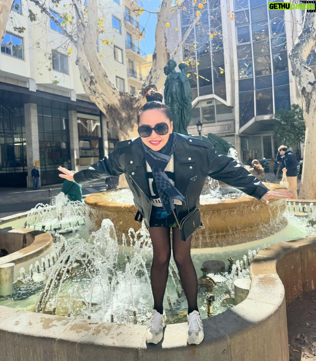 Bayan Alaguzova Instagram - Набираю новую скорость 🤓 Frankfurt
