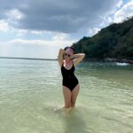 Bayan Alaguzova Instagram - Моя мама всегда говорит: «А что не показывать, если есть что показывать» (Гульжамал Айдаровна) 🙌 Thailand