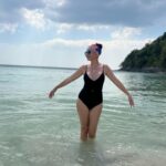 Bayan Alaguzova Instagram - Моя мама всегда говорит: «А что не показывать, если есть что показывать» (Гульжамал Айдаровна) 🙌 Thailand