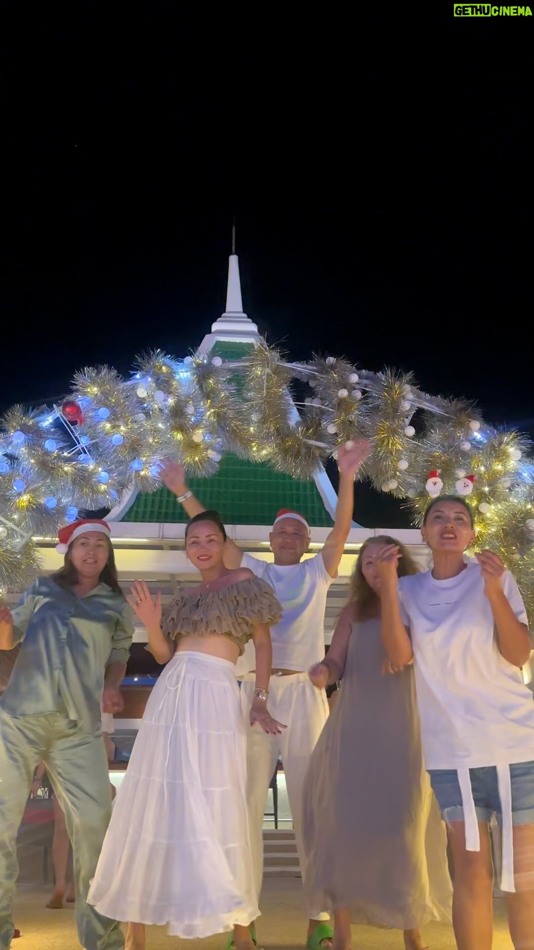 Bayan Alaguzova Instagram - Merry Christmas