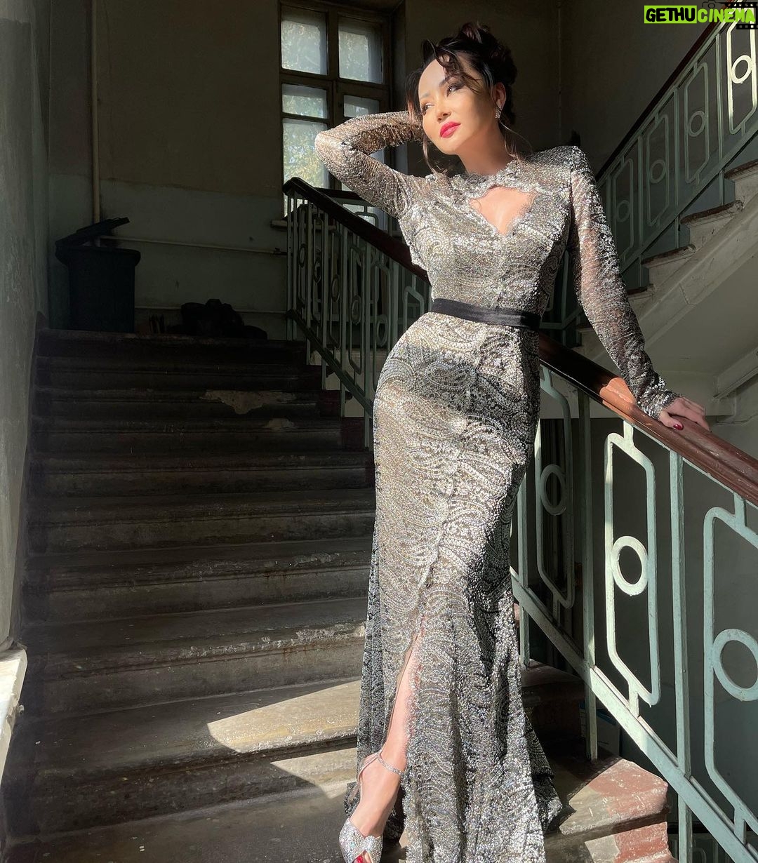Bayan Alaguzova Instagram - 1 или 2 ?