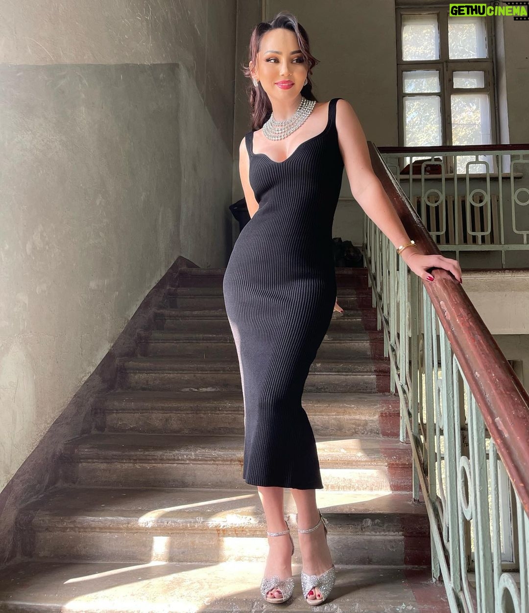 Bayan Alaguzova Instagram - 1 или 2 ?