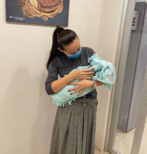 Bayan Alaguzova Instagram - Этот год для меня стал очень значимым; родилась внучка, мой фильм о бытовом насилии продолжает триумфально шагать по миру, справедливость по отношению к моему нынешнему супругу восторжествовала. И вот сегодня стало известно об условно-досрочном освобождении бывшего супруга Бахытбека Есентаева. Месяц назад по его просьбе я подписала ходатайство о том, что не против его освобождения, суд удовлетворил мою просьбу, и совсем скоро он выйдет на свободу. Я очень рада, и искренне желаю ему здоровья, и всего самого наилучшего! Ради себя, ради моей семьи, ради моих детей и внуков! Благодарю Всевышнего!