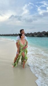 Bayan Alaguzova Instagram - На ужин в ресторан @dusitthanimv #dusitthanimaldives #kaztour.premium #kaztour Dusit Thani Maldives