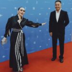 Bayan Alaguzova Instagram - Красная дорожка на «Берлинале» проходила в жестких условиях пандемии, нам разрешили снять маски, и дали две минуты сделать фото, на расстоянии в два метра, это было не так торжественно как обычно, но так трепетно и волнительно, а главное с воспоминаниями - на всю жизнь! И все же я не оставляю свою заветную мечту, пройтись по красной дорожке в Каннах, не за деньги, а по приглашению в основной конкурс. Мои мечты умеют сбываться, я иду к этому медленно, но верно! Berlin, Germany