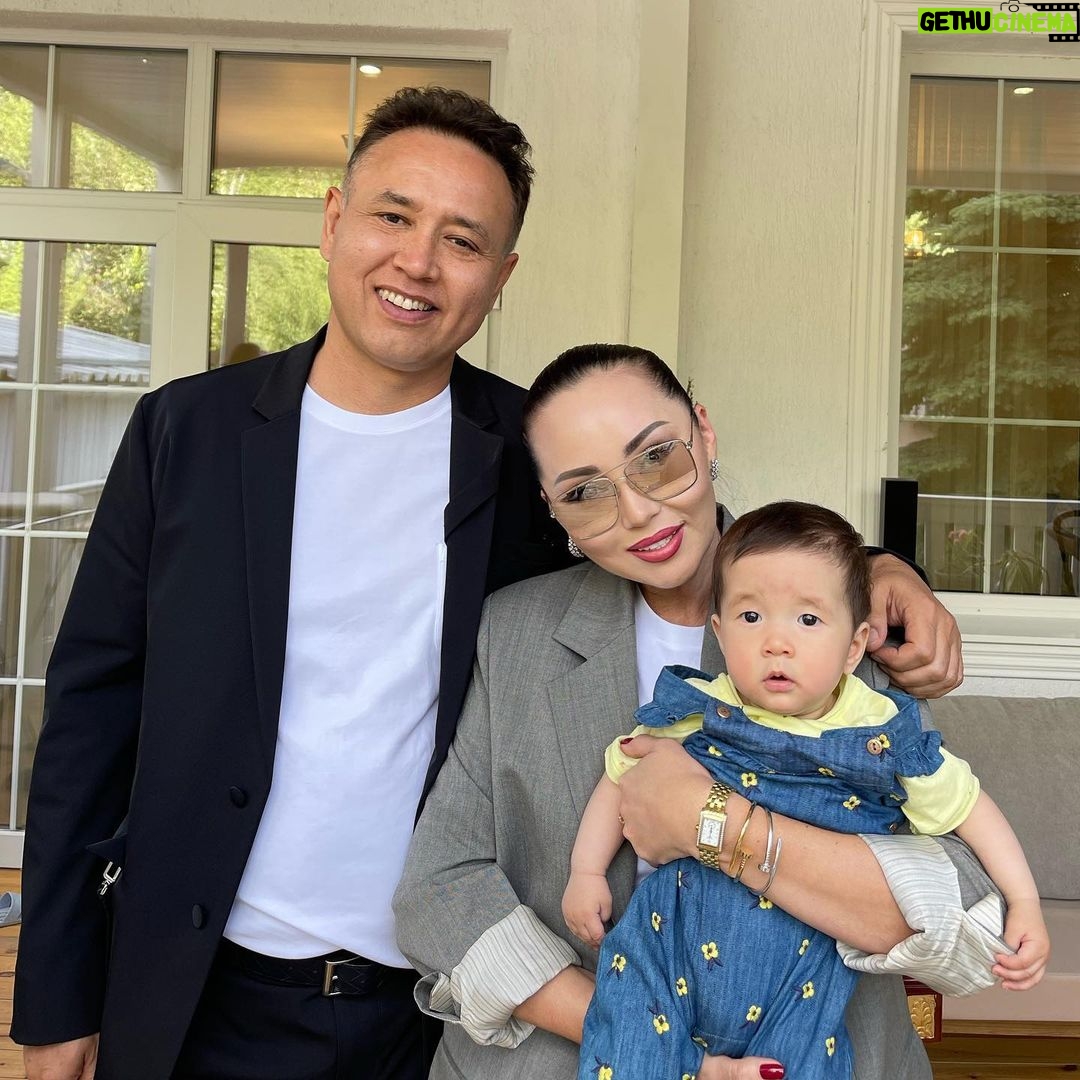 Bayan Alaguzova Instagram - Бүгін біз Түрсен екеумізге Айлананың кіндік әке-шешесі болу құрметі буйырды. Балапан бақытты бол 🌷