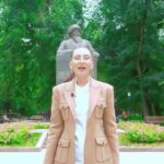Bayan Alaguzova Instagram - Можно лежать на диване, критиковать всех и быть недовольным собой и своей судьбой. А можно пойти на избирательный участок, сделать свой выбор и улучшить свою жизнь! #референдум2022 #сайлау2022