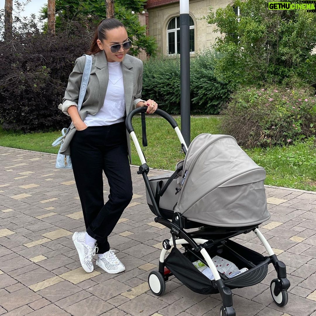 Bayan Alaguzova Instagram - Любите своих детей, очень любите, от таких детей рождаются счастливые люди! С праздником 🥰