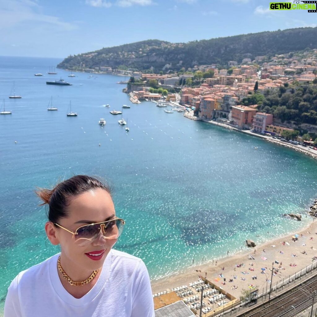 Bayan Alaguzova Instagram - Жаль что море нельзя увезти с собой… я эмоционально до сих пор там, и время сейчас в Европе 11 ночи, и я все ещё не могу войти в привычный часовой график. Nice, France