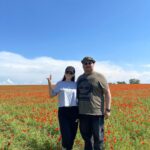 Bayan Alaguzova Instagram - Шикарная локация для съёмок, маковые поля не ждут, надо запечатлеть. Обожаю работать с Аскаром, надеюсь наше новое творение найдёт своего зрителя?!
