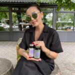 Bayan Alaguzova Instagram - Эти витаминные комплексы Elemax anti-age и Elemax shine всегда в моей косметичке 👌 Заказываю у них: @elemax.life Elemax anti-age помогает замедлить старение на клеточном уровне. Это мощный антиоксидантный комплекс на основе аминокислот и витаминов для поддержания молодости. Также он поддерживает организм на клеточном уровне и улучшает работу сердечно-сосудистой системы👍🏻 Elemax shine в составе содержит витамины A и D3 , которые увлажняют кожу и оздоравливают структуру волос. Кальций и цинк способствует очищению кожи и укреплению ногтей 😌 При нашей экологии просто необходимо помогать нашему организму и восполнять необходимыми витаминами и микроэлементами 👍🏻 Almaty, Kazakhstan