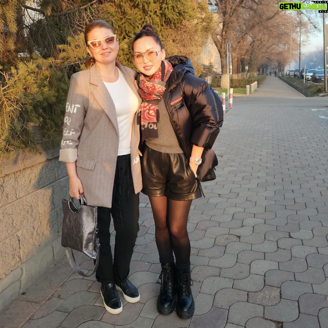 Bayan Alaguzova Instagram - Обсудили с Аней наши дальнейшие планы, а они большие и очень амбициозные.