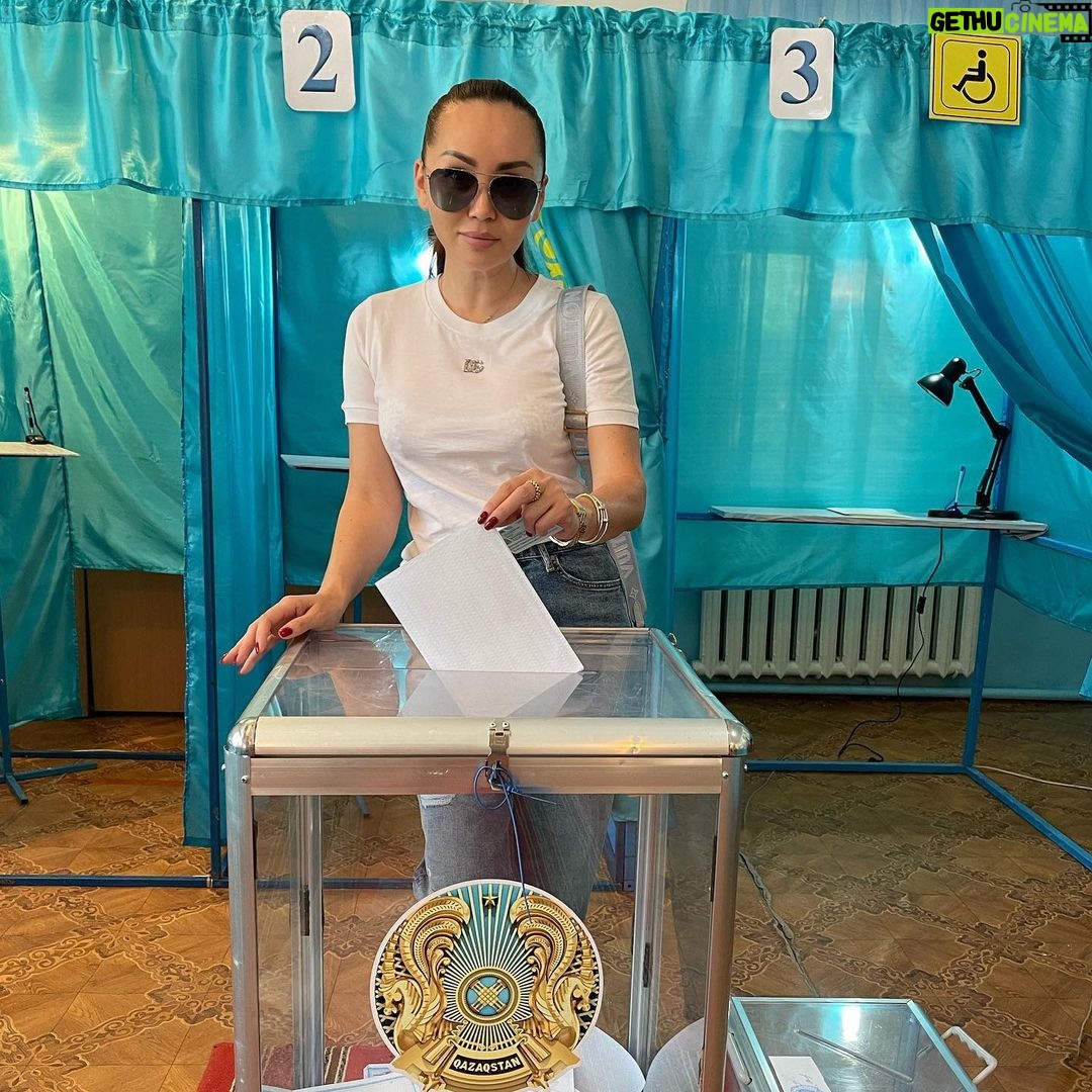 Bayan Alaguzova Instagram - Сегодня я и мои родители были едины, голосовали за Новый Казахстан ❤️