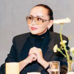 Bayan Alaguzova Instagram - Пост посвящается моим хейтерам! Вы мне уже практически родные, я с вами живу тааааак долго, что вполне можно отметить как минимум «серебряную свадьбу» Это как НЕлюбимый муж, бросить жалко, да и потерпеть можно?! Что-то говорит, ругается, чем-то вечно недоволен, за столько лет привычка привыкания срабатывает. Так, что пишите, ругайте, кстати хейт с английского переводится как - ненависть, вот это слово я больше всего не люблю, и употребляю крайне редко. Вообще больше состою из любви, сострадания и созидания. Если вам подробнее объяснить, то доброта которой вы к сожалению не наполнены это УМЕНИЕ ДЕЛИТЬСЯ…. Вот просто чем можете - временем, опытом, вниманием, средствами. Попробуйте проявить чуточка добра, и увидите как это все работает. А вообще лучше не надо, без вас будет жутко скучно. Я вас даже очень люблю, и шлю вам море светлого и прекрасного, это то чем я сама наполнена ❤️(а на самом деле просто бессонница)