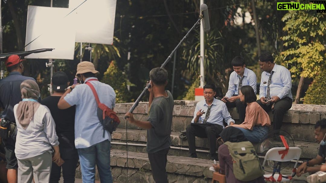 Bayu Skak Instagram - Selamat Hari Film Nasional . semakin akeh ide-ide sing kudu ndang direalisasikan! Semangat pokoke berkarya terus mengarep iki Rek! Bismillah 🙏🏽