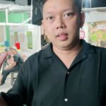 Bayu Skak Instagram - Iki lho Rek, kanggone ngobati kangenmu. Sederet peran-peran menarik soko Rujak Cingur Lek Har siap menghibur awakmu kabeh iki 👍🏼👍🏼 Saiki sek proses shooting, pendungane kabeh yo Rek mugo lancar kabeh 🙏🏽🙏🏽🙏🏽 #LokadramaRujakCingurLekHar #RCLH #RujakCingurLekHar Surabaya, Indonesia