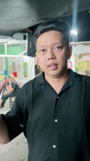 Bayu Skak Instagram - Iki lho Rek, kanggone ngobati kangenmu. Sederet peran-peran menarik soko Rujak Cingur Lek Har siap menghibur awakmu kabeh iki 👍🏼👍🏼 Saiki sek proses shooting, pendungane kabeh yo Rek mugo lancar kabeh 🙏🏽🙏🏽🙏🏽
#LokadramaRujakCingurLekHar #RCLH #RujakCingurLekHar