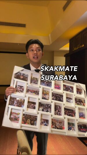 Bayu Skak Instagram - Suwun kabeh Rek! kenangan karo SkakMate dikelumpukno dadi 1 dibingkai, marai terenyuh sing biyene sek podo smp saiki wis podo kuliah nganti wis ono sing lulus kuliah & kerjo, suwun kabeh yo dukungane kanggo FILM LARA ATI