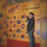 Bayu Skak Instagram – Iki wingi nang gala premiere Lara Ati aku macak modelan barat tapi isih nyekel budoyo Jowo ngene iki Rek. Nek didelok soko mburi aku nganggo keris. Keris sing tak nggo iki soko Mbah sing soko ibuku, sakdurunge aku nganggo soko Mbahku sing soko Bapakku dadi gentenan ganti keris. Pingin ngewenehi ngerti sisan nek keris dudu kanggo klenik-klenikan tapi keris lambang kebanggane kene sebagai wong Lanang Jowo, nah itulah kenopo nang acara gedeku iki aku nganggo kerise mbah-mbahku Rek
.
by @wonghangtailor @stephenwongso 
.
📸 @halohdoo
