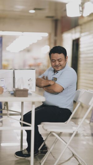 Bayu Skak Instagram - Kacong wis ning bandara siap berangkat tour LARA ATI Rek! Awas siap siap nek pas nang kuthomu dijaluki 20ewu kanggo tuku fried chicken
.
#LaraAti #LaraAtiLokadrama #IkiUripKu #MusuhWongSugih
.
🎥 @indrapramujito & @donopradana