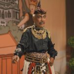 Bayu Skak Instagram - Sangat sulit sekali dari awal bahkan hingga saat ini untuk terus memperjuangkan tayangan Lokadrama Lara Ati ini tayang. Karena tayangan ini dari awal tayang sudah jadi beda sendiri dan melawan arus. 100% menggunakan Bahasa Daerah Jawa, Sunda, Madura. Akhirnya setelah memperjuangkan kejadian juga Ludrukan tayang TV disiarkan Nasional . hari ini banyak komentar masuk yang sangat bangga bisa melihat Ludrukan kembali. Masyarakat Jatim, Jateng, Yogya. Khususnya Masyarakat Jawa Timur! . Terimakasih untuk para penonton setia Lara Ati Lokadrama yang terus memberikan dukungan agar tayangan ini tetap tayang. Karena di saat menyajikan sesuatu yang berbeda maka rintangan itu bertubi datang seperti halnya jadwal tayang yang terus dilempar-lempar . Jika saya bisa dengan kedaerahan saya yaitu Jawa. Mari kalian semua saudara-saudari setanah air, berkaryalah kedepan dengan kedaerahan kalian masing-masing. Mari kita sama-sama gaungkan bahwa kedaerahan itu KEREN! #LaraAti #LaraAtiLokadrama #IkiUripKu #MusuhWongSugih