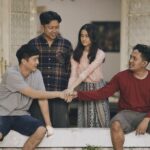 Bayu Skak Instagram - awakdewe ket cilik barengan. Dulinan mesti bareng-bareng, tonggoan reket wis koyo dulur dewe! . nek awakmu teliti ndelok LokaDrama iki selalu terceletuk iling-iling koncone awakdewe 1 ono sing jenenge Ayu tapi pindah nang luar negeri. Dadi biyen mesti bareng wong 5 Joko, Fadly, Riki, Ajeng, Ayu . #LaraAti #LaraAtiLokadrama #IkiUripKu #MusuhWongSugih