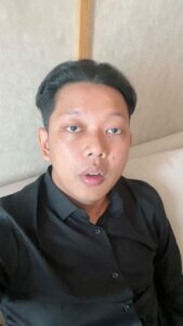 Bayu Skak Instagram - Nyuwun dukungane Rek, Nek awakmu seneng karo Lara Ati LokaDrama. Iki soale arep dipindah jam tayange nang jam kerjo. Iki sebenere sing kedaden Lara Ati Lokadrama melbu top 10 rating Indonesia, mandek nang rating 7. Aku dikabari tapi jare mudun share e dadi dipindahno nang jam kerjo wae, gak tayang wayah bengi maneh.. nek awakmu podo kerso, kesan pesanmu kenopo seneng Lara Ati Lokadrama suarakan nang akun sosmed e SCTV ben kene dirungokno Rek, selama iki dadakno kene koyo cuman sak sliwetan tok, gak dilirik nek kene gak lantang nyuarakan Rek