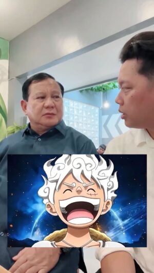 Bayu Skak Instagram - Hari ini berkesempatan untuk dialog bersama Menteri Pertahanan Republik Indonesia, Bapak Prabowo Subianto @prabowo . Sebelumnya saya mencoba mencari celah apa yang bisa penggiat kreatif seperti saya obrolkan ketika ada kesempatan ngobrol dengan MenHan, kemudian keluar 1 ide yaitu “ekspansi”. Kementerian pertahanan juga bisa ofensif untuk mempertahankan Negara. Inilah semangatnya, yaitu kita harus offense kita harus ekspansi, tapi tidak menggunakan senapan melainkan menggunakan karya kreatif
.
Karena karya kreatif berupa film, series, animasi itu sangat cocok untuk menjadi senjata utama untuk ekspansi ke sebanyak-banyaknya negara. KENALI-CINTAI-KONSUMSI di awal dulu Jepang memperkenalkan Doraemon ke kita, meskipun tontonan anak kecil itu membuat kita cinta dengangan produk-produk yang juga diusung oleh Doraemon seperti Mie Ramen, Sushi, Dorayaki, ketika sudah dewasa dan berpenghasilan anak kecil yang nonton Doraemon itu akan beli apa yang mereka sudah Kenal & Cinta, akhirnya kita menjadi market yang besar untuk Jepang. 40-30 tahun lalu tidak banyak bahkan tidak ada restoran Jepang di Indonesia, tapi sekarang sudah banyak sekali, itulah cara Jepang berperang dengan karya kreatif, begitu pula Korea Selatan yang sekarang terkenal dengan Kpop dan Drakornya
.
Sudah terlalu lama kita menjadi market yang besar bagi Negara2 lain untuk jualan produk mereka. Kita harus segera untuk membuat roadmap National Pride Strategy (strategi budaya) yg expansif karena sudah waktunya Budaya Nusantara digemari dunia. Jika kita start sekarang jangan kaget kalau 10-15 tahun lagi di Amerika banyak angkringan! Apakah ini mustahil? 15 tahun lalu masih tidak ada restoran Korea, makanan Korea tidak populer di kalangan kita. Tapi hari ini setelah diperlenalkan dari produk kreatif berupa drama korea sudah banyak sekali resto-resto Korea di Indonesia. Saya tadi usul bikin skala negara tetangga dulu, malaysia, brunei, myanmar. Harus kita perangi dg budaya dulu melalui film, series, animasi dll. nantinya itu jadi lokomotif produk lain yang negara kita miliki untuk bersaing di pasar mereka
.
Terimakasih Pak Prabowo atas waktunya mengobrol. Saya juga terimakasih pada Mas Bro @tedsky89