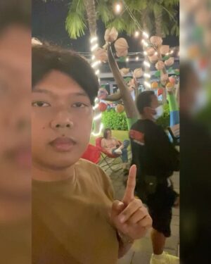 Bayu Skak Instagram - Yokpo menurutmu Rek? Bakal pedot ta iki Joko karo Ayu. Sing iso dijupuk soko episode wingi nek menjalani hubungan ojo titik-titik berpikiran buruk nang pasangan Rek
.
dan nang Lara Ati Lokadrama season 2 iki aku wani wanian nyobak ngelebokno Boso German. Dan alhamdulillah e iso melbu apik, iki soale tim penulis research e pol polan, juga didukung pemain sing top Rek, suwun sing sampek ngereview Boso Germane
#LaraAtiLokadramaS2 #LaraAti 
.
📸 @mawankelana