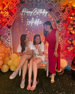 Bea Alonzo Instagram - Chismisan muna bago magpa-picture! 🤣 Thanks Ackie, and @beatriz_saw for inviting us to my inaanak’s first bday celebration. Ang saya ng Sunday ko! Happy bday Addie! ❤️
@beatriz_saw  @dimplesromana