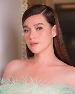 Bea Alonzo Instagram - Christmas is just around the corner 🎄