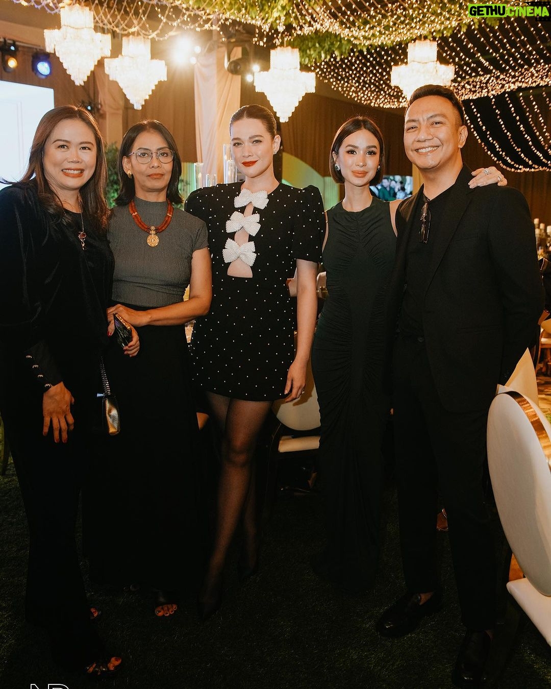 Bea Alonzo Instagram - At the bday party of Atty.Gozon. Ang saya! Great party, @annettegozonvaldes 🥰 (Wala pala tayong pics that night) I love the family feud part! Perfect game idea this Christmas! ❤️ 📸 @niceprintphoto