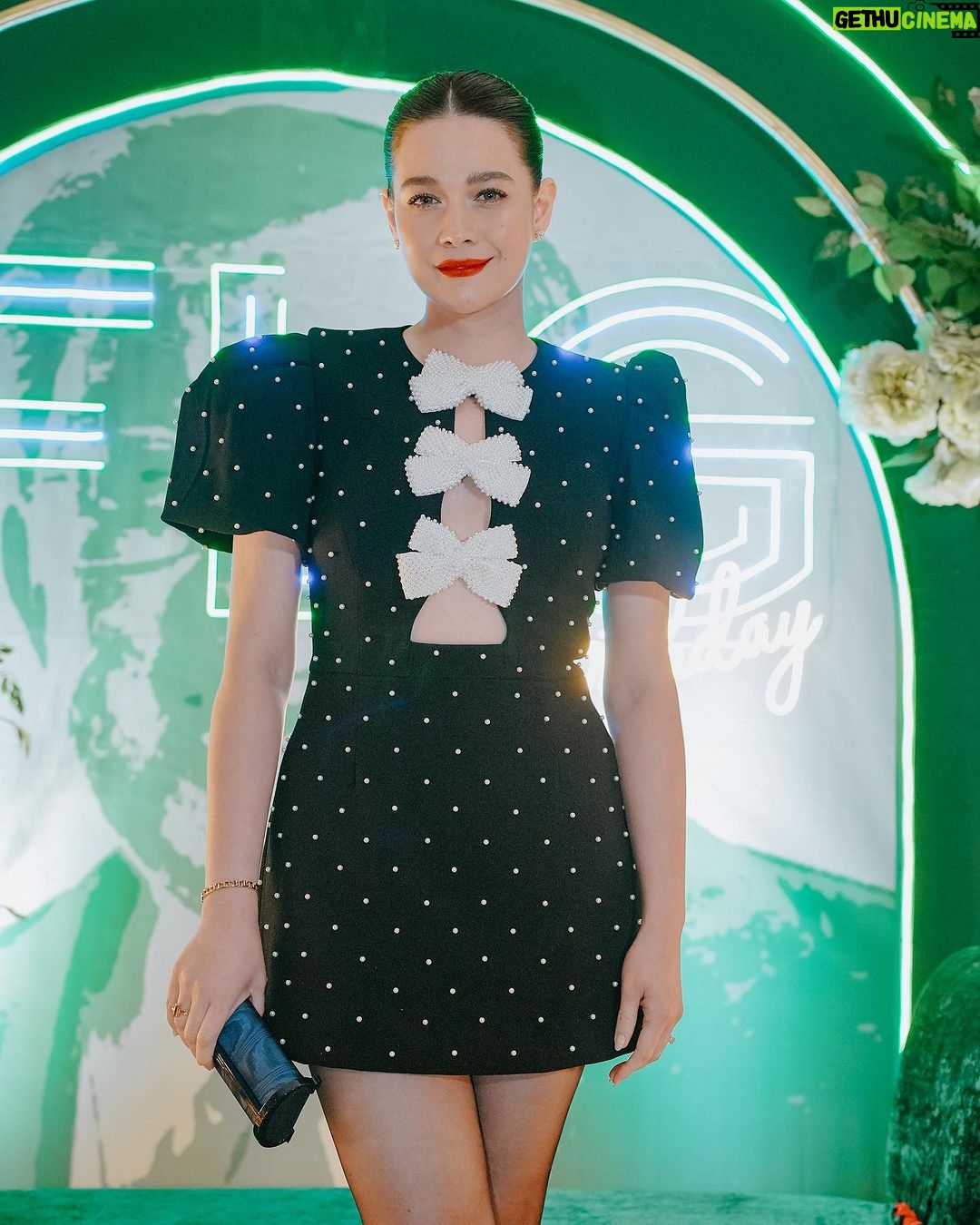 Bea Alonzo Instagram - At the bday party of Atty.Gozon. Ang saya! Great party, @annettegozonvaldes 🥰 (Wala pala tayong pics that night) I love the family feud part! Perfect game idea this Christmas! ❤️ 📸 @niceprintphoto