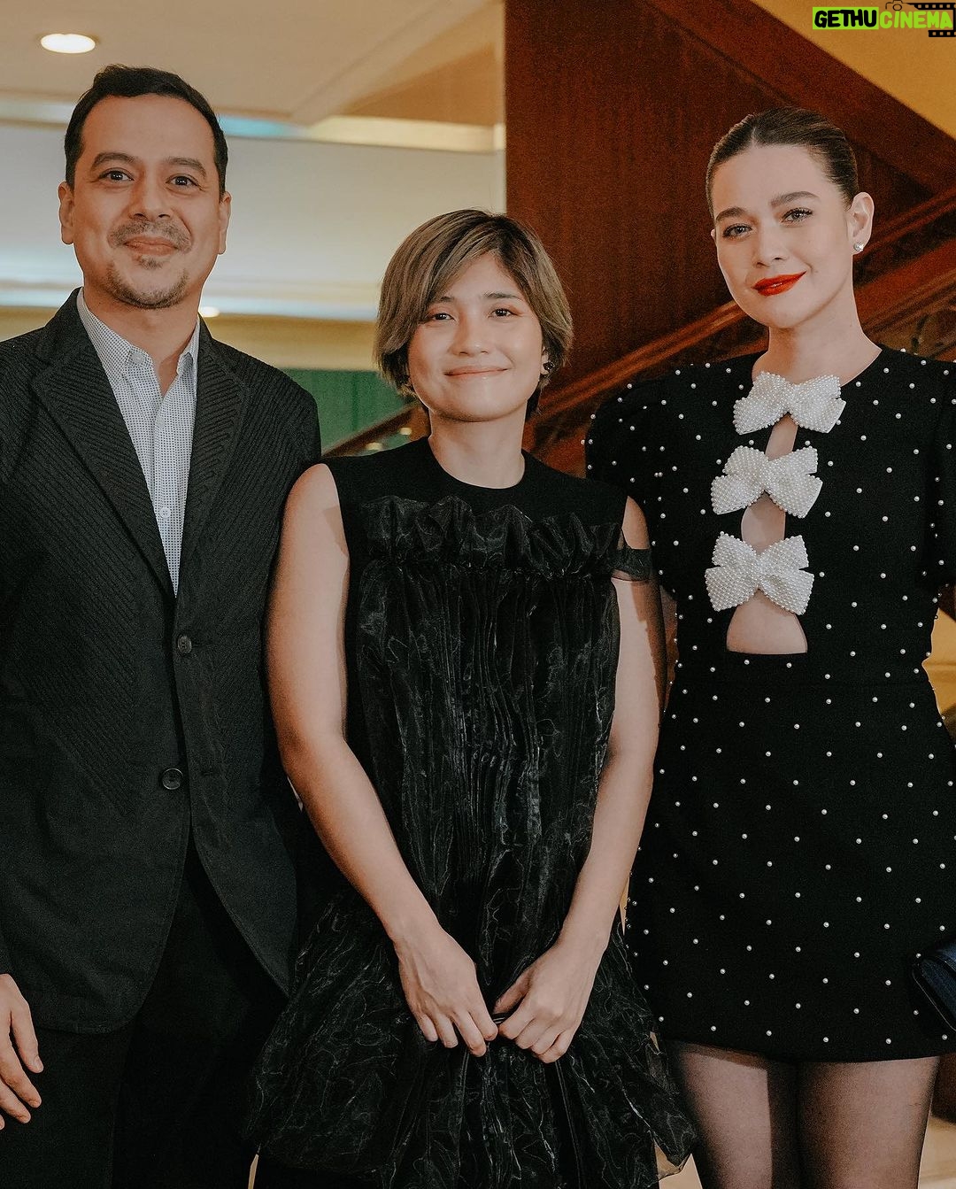 Bea Alonzo Instagram - At the bday party of Atty.Gozon. Ang saya! Great party, @annettegozonvaldes 🥰 (Wala pala tayong pics that night) I love the family feud part! Perfect game idea this Christmas! ❤️ 📸 @niceprintphoto