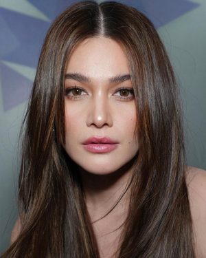 Bea Alonzo Instagram - Another year older and wiser 😇

Thanks for all your sweet messages and those who sent gifts and flowers for my birthday.❤️ 
Every time I know that my bday is coming up, I always get the bday blues, and this year is no exception. It makes me think of so many things about my life and inspect my life decisions. You see, I want to live a meaningful life, and I always look for my life’s meaning. And I realized the essence of everything in your life is what you give it. ❤️