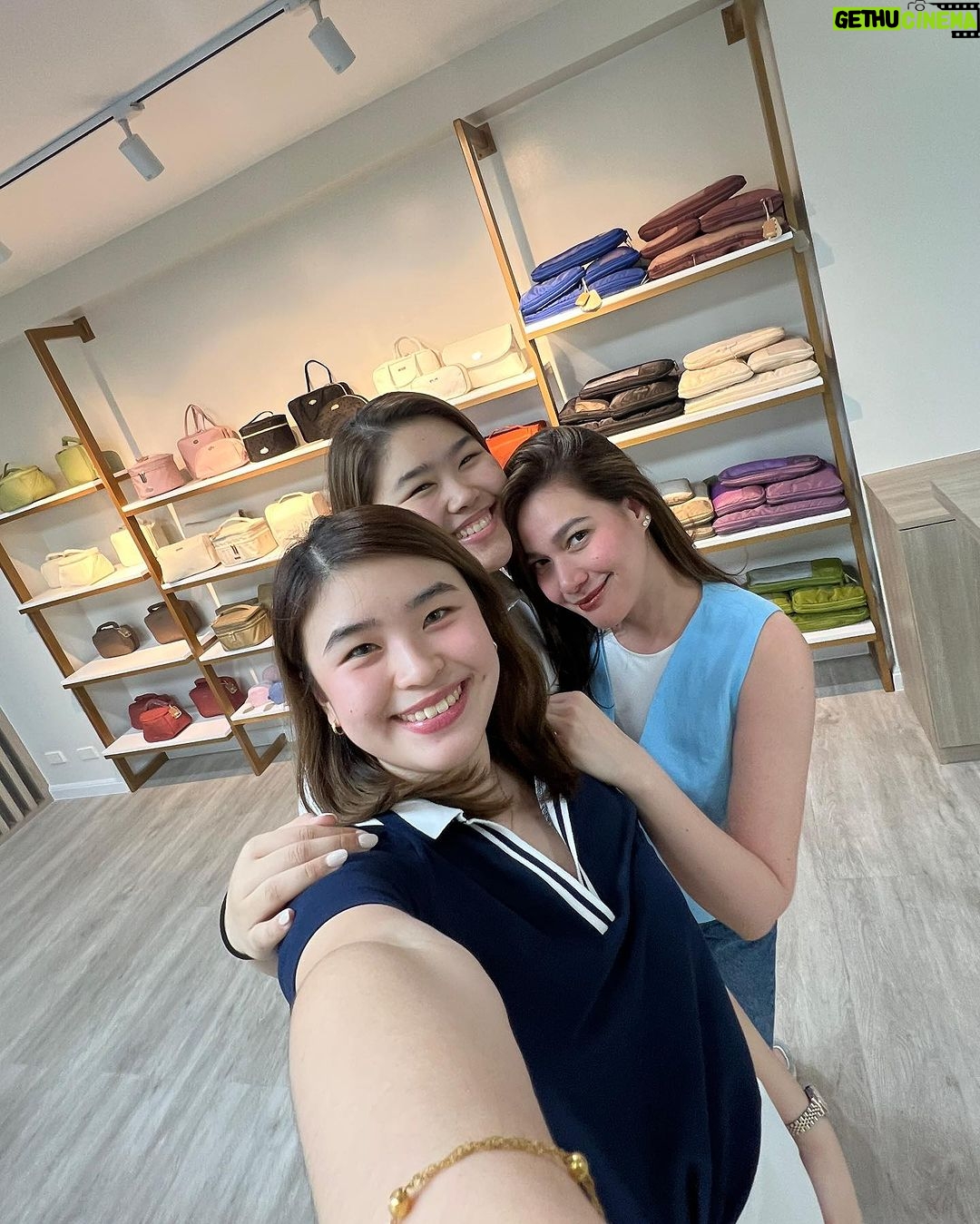 Bea Alonzo Instagram - The Bash office is finally done, and we’re thrilled that we can do all our meetings here! Shoutout to my partners in bash for doing this with me!!❤️ Love you girls! 🥹 Btw, we’re still in Noel Bazaar until tomorrow! Don’t miss out on getting your favorite items before we run out of stocks (again!🥰). Of course, we are available on Lazada, Shopee, and Tiktok Shop. Link in bio 👆🏻 @bash.manila
