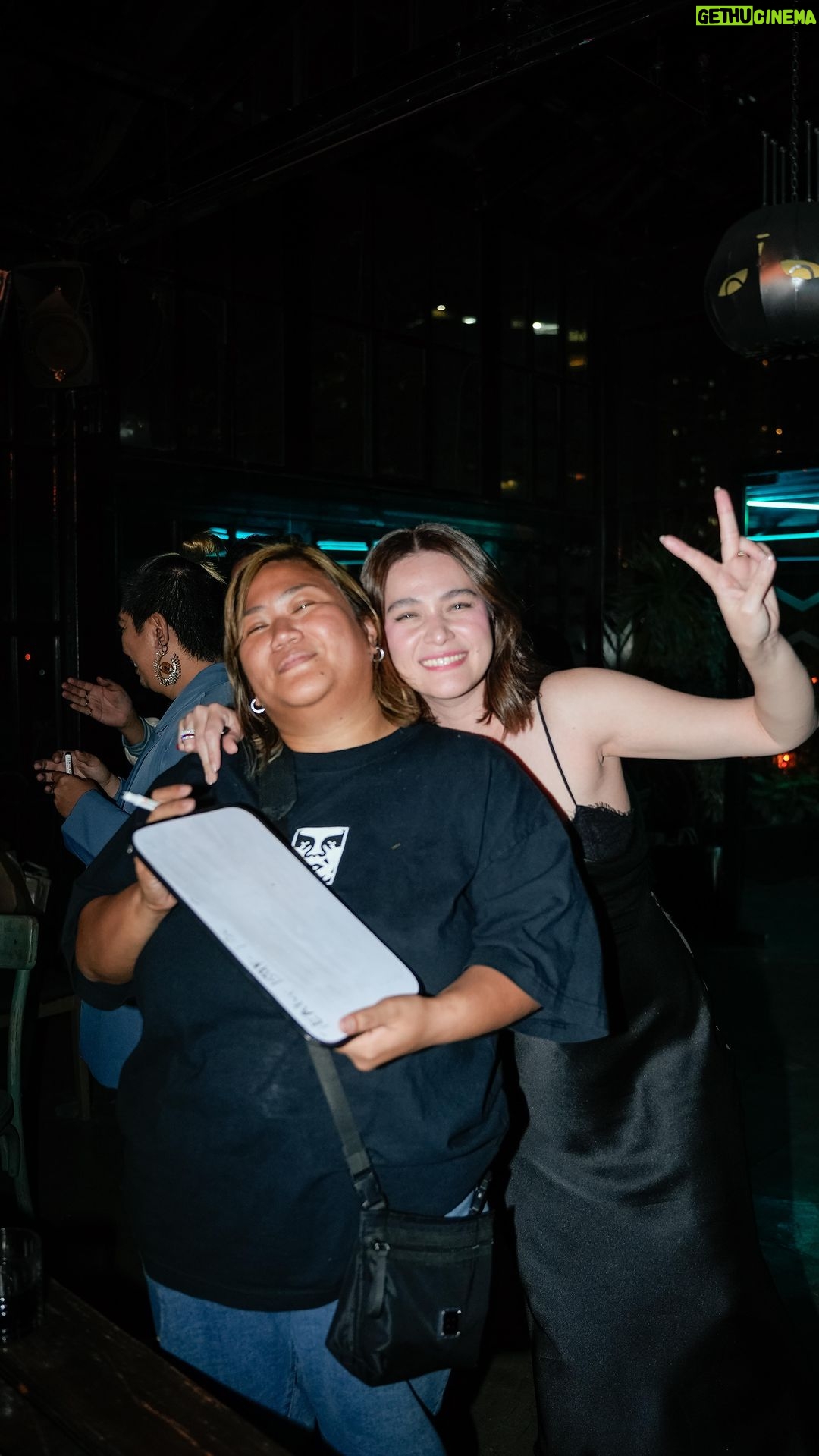 Bea Alonzo Instagram - When you throw a Christmas Trivia night and call it JINGLE BRAINS, this is what happens 🤣🤯 I had so much fun doing a Christmas Thanksgiving Party with my team and those who put up with me these past years. Hahaha I love you guys! ❤️ Video: @kimweeebol_