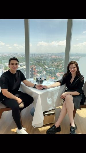 Bea Alonzo Instagram - A quick food trip to Singapore with @dominicroque 
We celebrated his bday and our recent engagement.🥰 Literal na tumakbo sa airport after the GMA Gala. We barely made it to our flight! 😅
Our trip was short but one of the most unforgettable. 
Check out the clip where he was ironing my clothes, ganyan po sya magmahal. ❤️