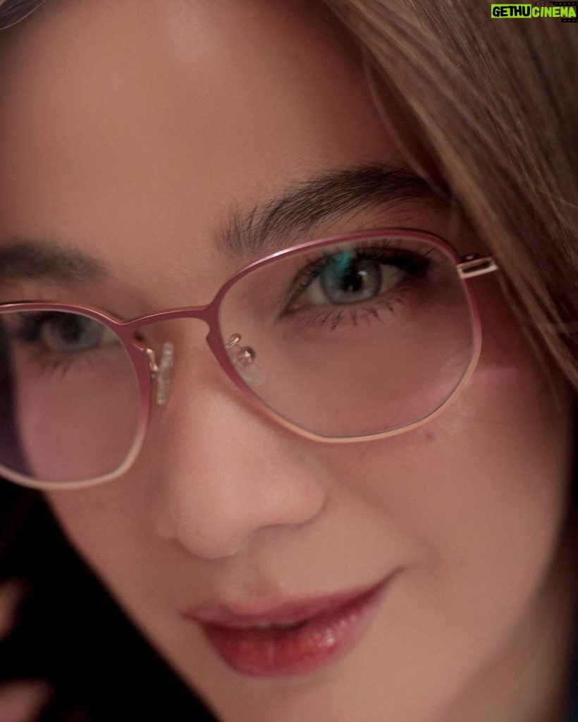 Bea Alonzo Instagram - Let them read the poetry in your eyes ❤️ #LoveYourEyes @executiveoptical