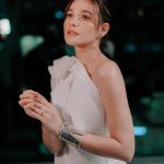 Bea Alonzo Instagram - Feeling fabulous in this @toni_maticevski dress and @elsaperetti.official bone cuffs for @tiffanyandco 🖤 @voguephilippines #VoguePHGala2023 photos @niceprintphoto