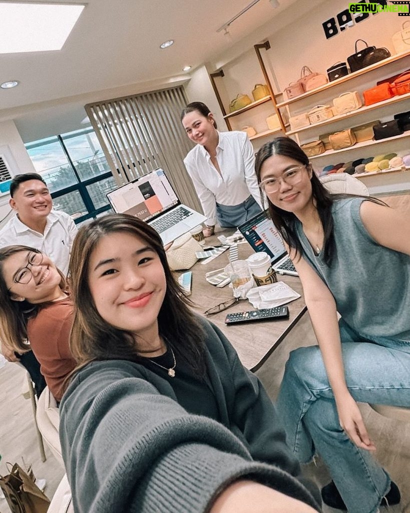 Bea Alonzo Instagram - Just another day at the @bash.manila office. ❤️ #productdevelopment