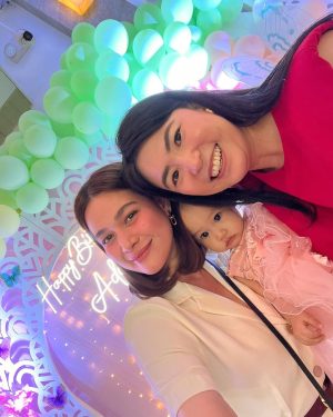Bea Alonzo Instagram - Chismisan muna bago magpa-picture! 🤣 Thanks Ackie, and @beatriz_saw for inviting us to my inaanak’s first bday celebration. Ang saya ng Sunday ko! Happy bday Addie! ❤️
@beatriz_saw  @dimplesromana