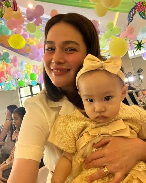Bea Alonzo Instagram - Chismisan muna bago magpa-picture! 🤣 Thanks Ackie, and @beatriz_saw for inviting us to my inaanak’s first bday celebration. Ang saya ng Sunday ko! Happy bday Addie! ❤️
@beatriz_saw  @dimplesromana