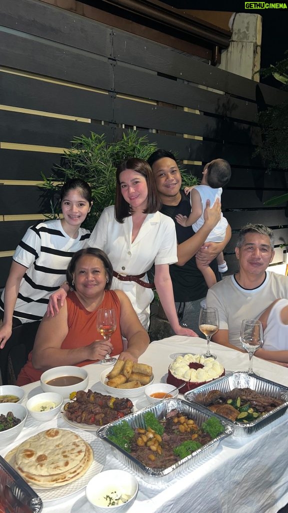 Bea Alonzo Instagram - One of the things we love doing as a family is EATING! We love to gather and prepare delicious food together and share stories about our week. Kayo? How do you spend your Sundays with your family?