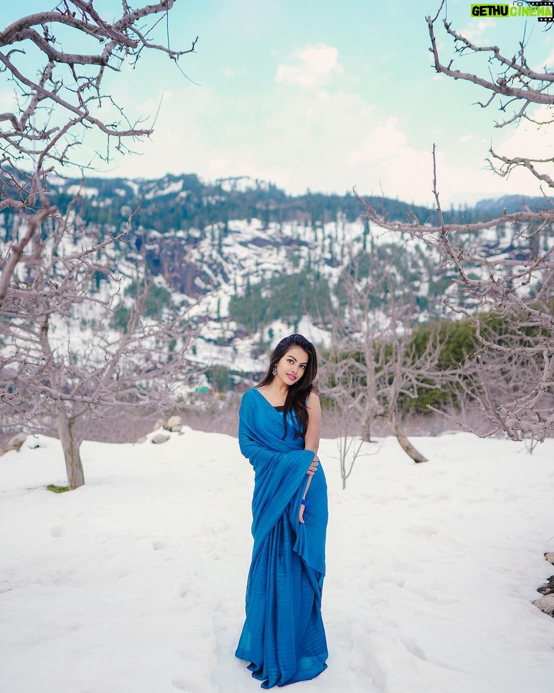Beauty Khan Instagram - Snow main sari 🥻💙 . . #beautians