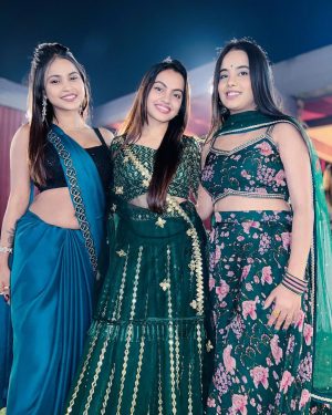 Beauty Khan Instagram - Sangit ki raat ❤️❤️‍🔥
.
.
#beautians #pjdivyakishaadi