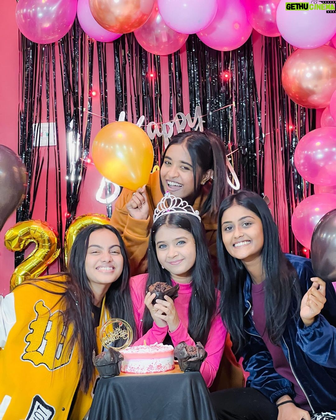 Beauty Khan Instagram - Happy birthday jiya 😋 . . #beautians #beautykhan