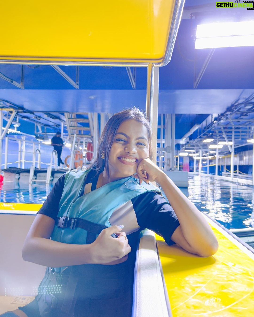 Beauty Khan Instagram - Dubai aquarium 🐟 . . #beautians #beautykhan Dubai, United Arab Emirates