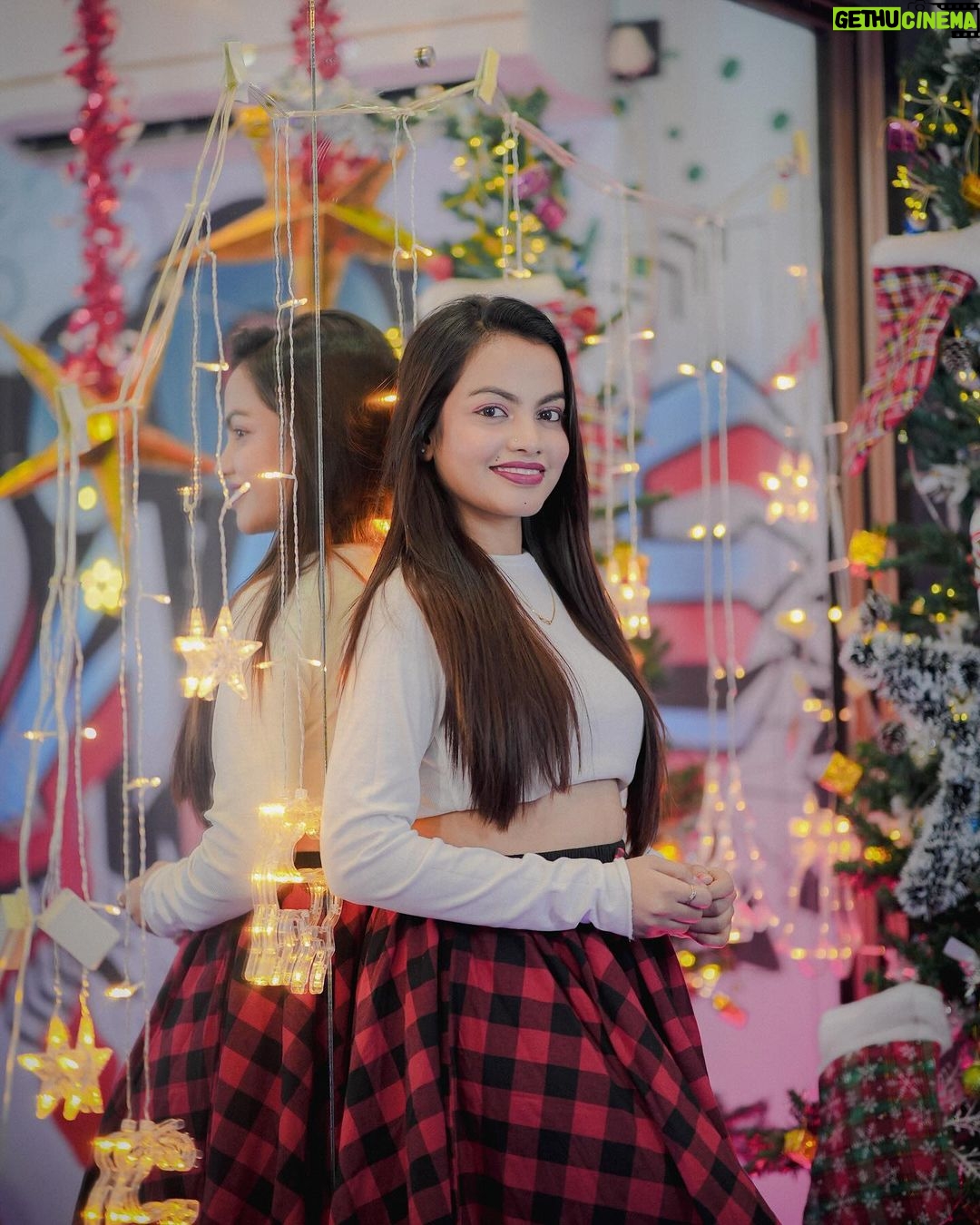 Beauty Khan Instagram - 🎄 . . #beautiana #cristmas