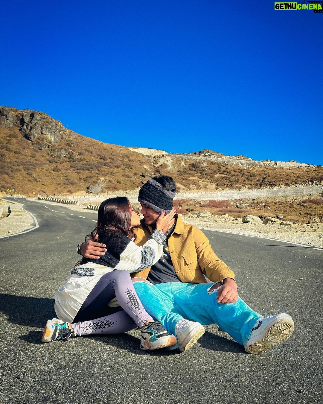 Beauty Khan Instagram - Together is my favorite place to be. . . #beautians #arbeu Zuluk Sikkim